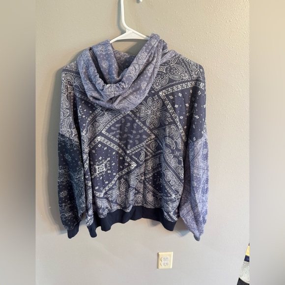 American Eagle Sweatshirt - Picture 4 of 5